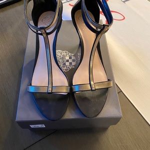 Vince Cumato Black/gold sandals